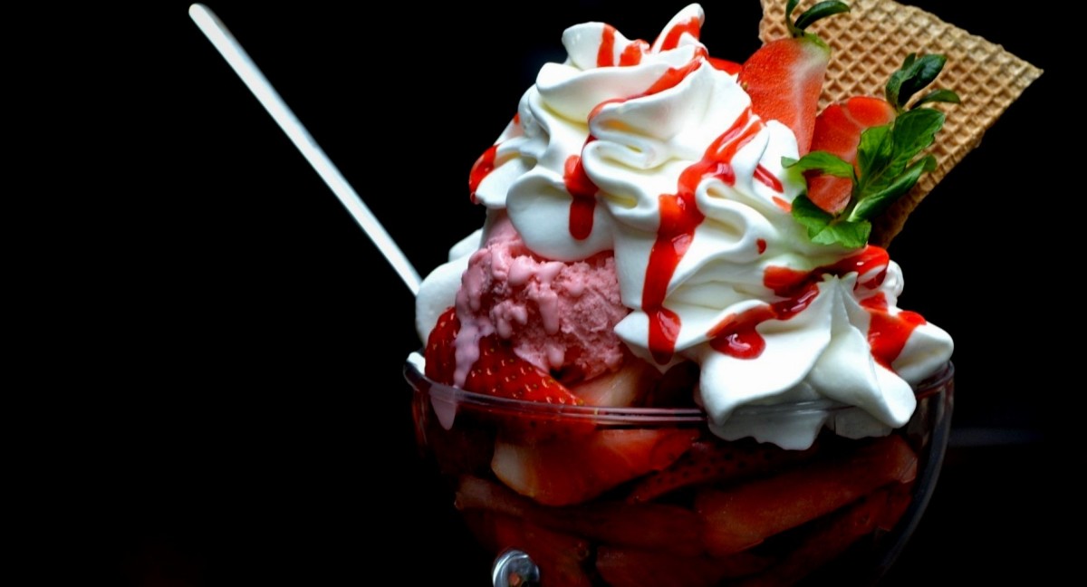 Food_Ice_cream_with_strawberries_080564_-1200x648.jpg