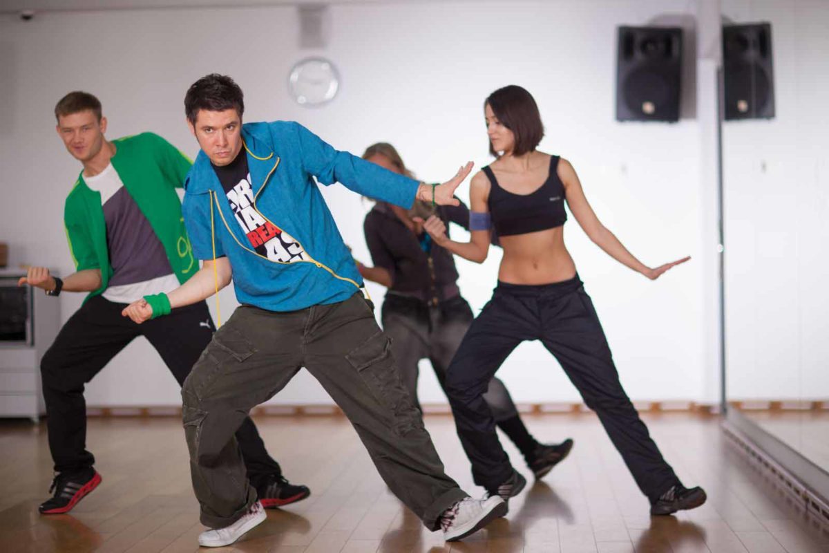 Обучение движению группой. Современные танцы Хаус. Современный танец студенты. Хаус современный стиль танцев. Хаус дэнс танец.
