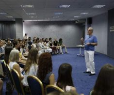 Видеопросмотр встречи Мастера ХОРА с молодежью