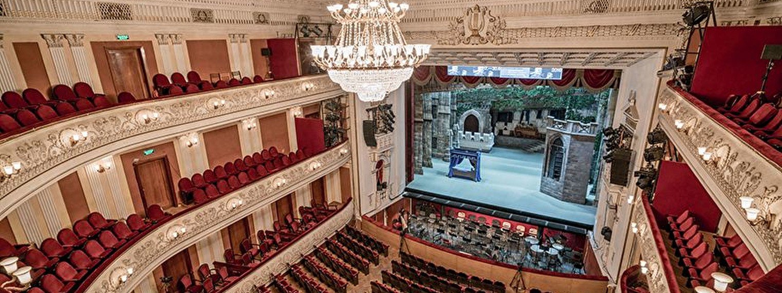 театр оперы и балета внутри