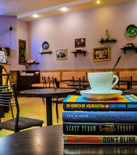 Eagilik–Books& coffee