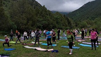 Фитнес-йога в ущелье Сайрамсу