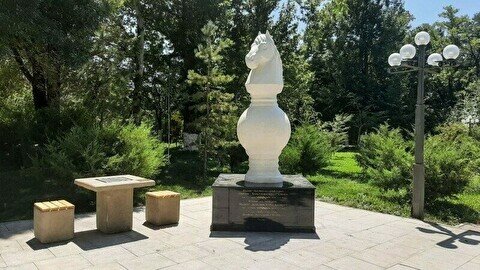 В Центральном парке Шымкента установили Шахматного коня