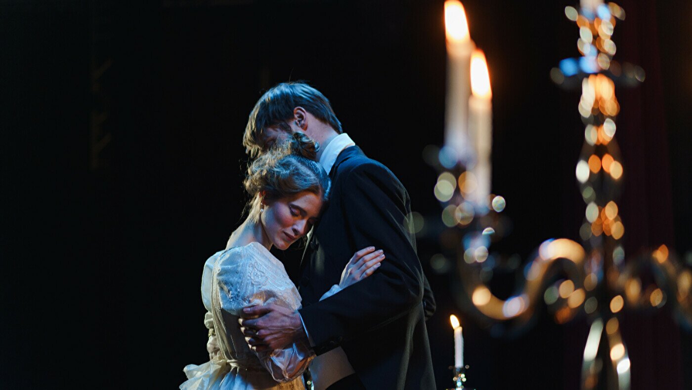 Әдемі орыс қыздарының қатысуымен порно видео Кискада бірден үшеуі бар