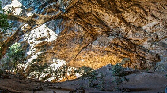 Тур: пещера дракона Акмечеть и водопад каньона Туттыбулак