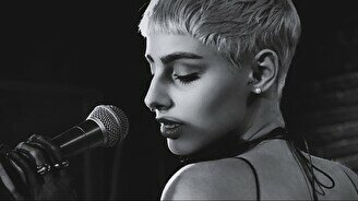 Eva Hilami. Solo-программа