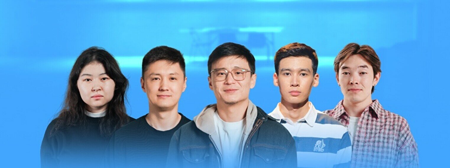 Бір топ ер адамдар бірінен соң бірі кіреді Бір топ ер адамдар бірінен соң бірі кіреді