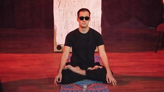 "Two Rules for a Happy Life" – A One-Man Theatre Show (in English)